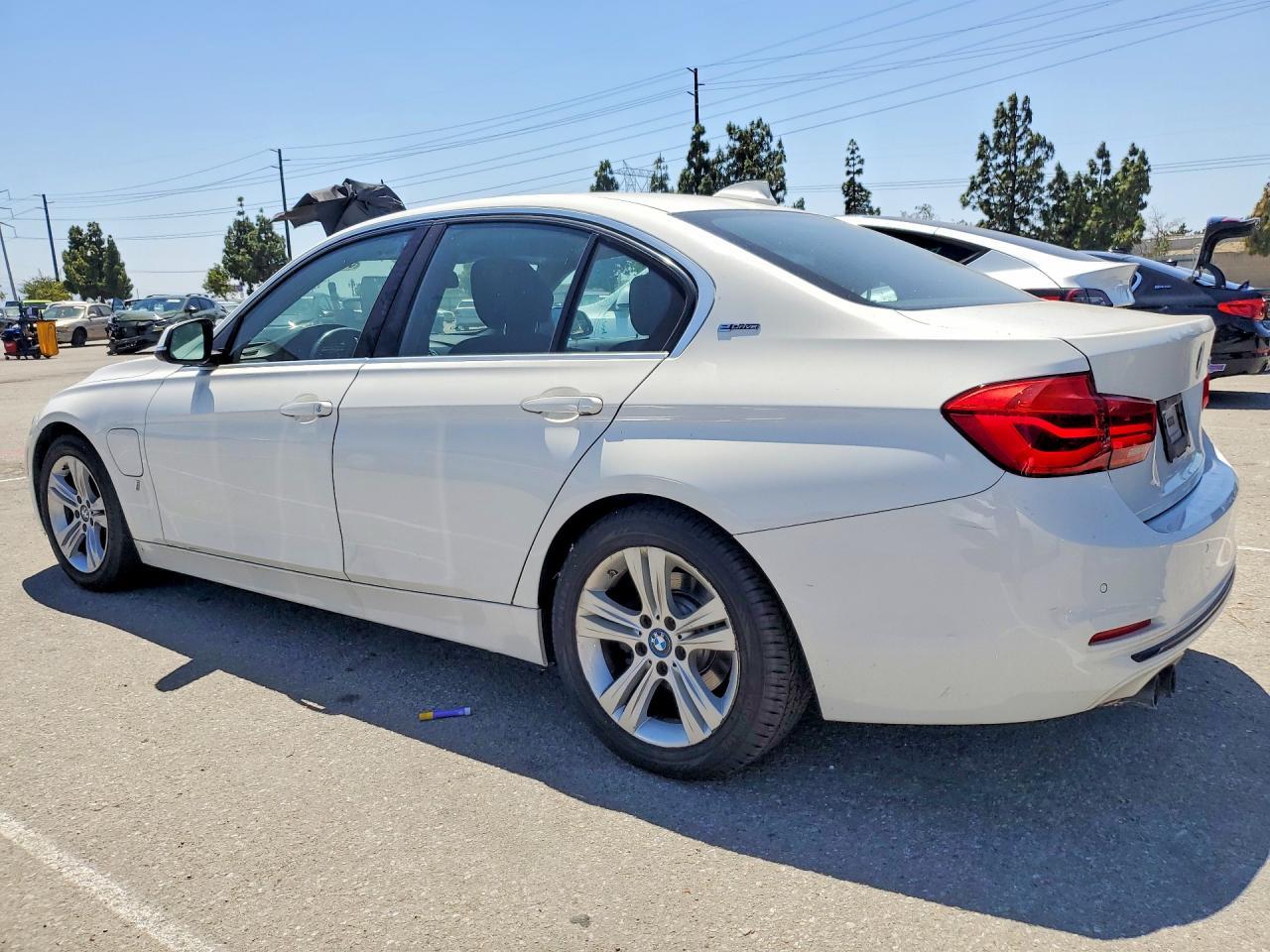 2017 BMW 330E - zdjęcie 2