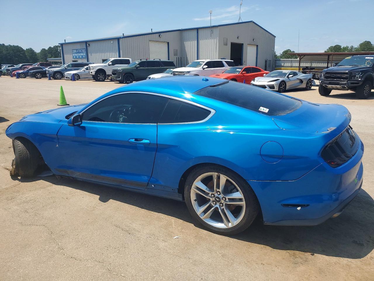 2019 Ford Mustang - zdjęcie 2