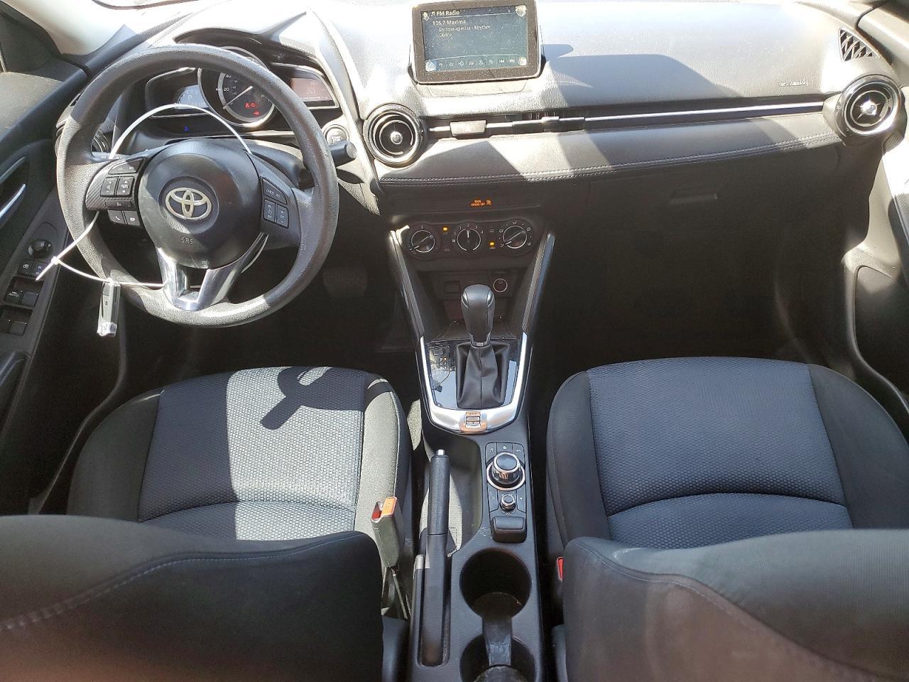 2018 Toyota Yaris Ia Base - zdjęcie 8