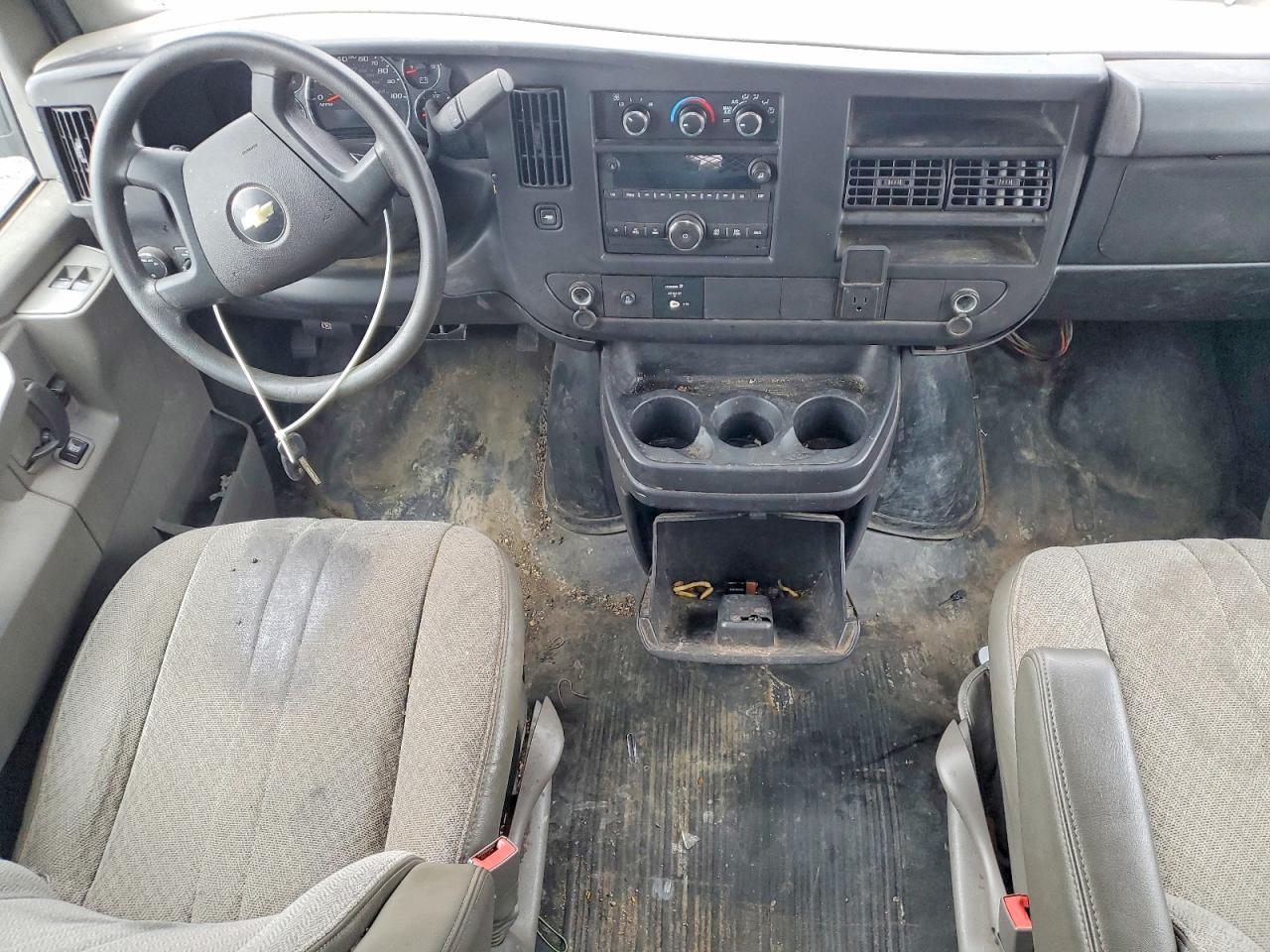2017 Chevrolet Express G2500 - zdjęcie 8