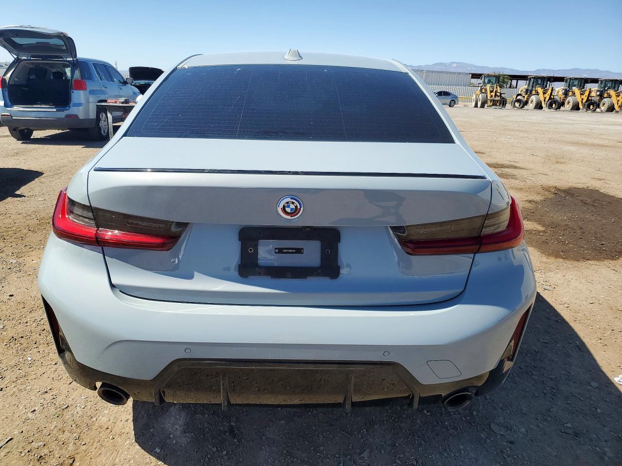 2024 BMW 330I - zdjęcie 6