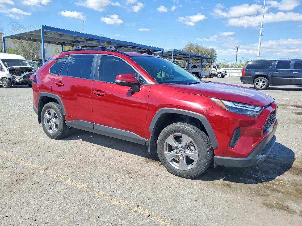 2024 Toyota Rav4 Hybrid Xle - zdjęcie 4