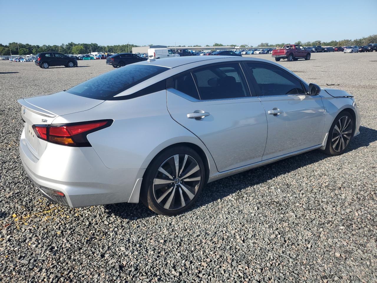 Nissan Altima - zdjęcie 3