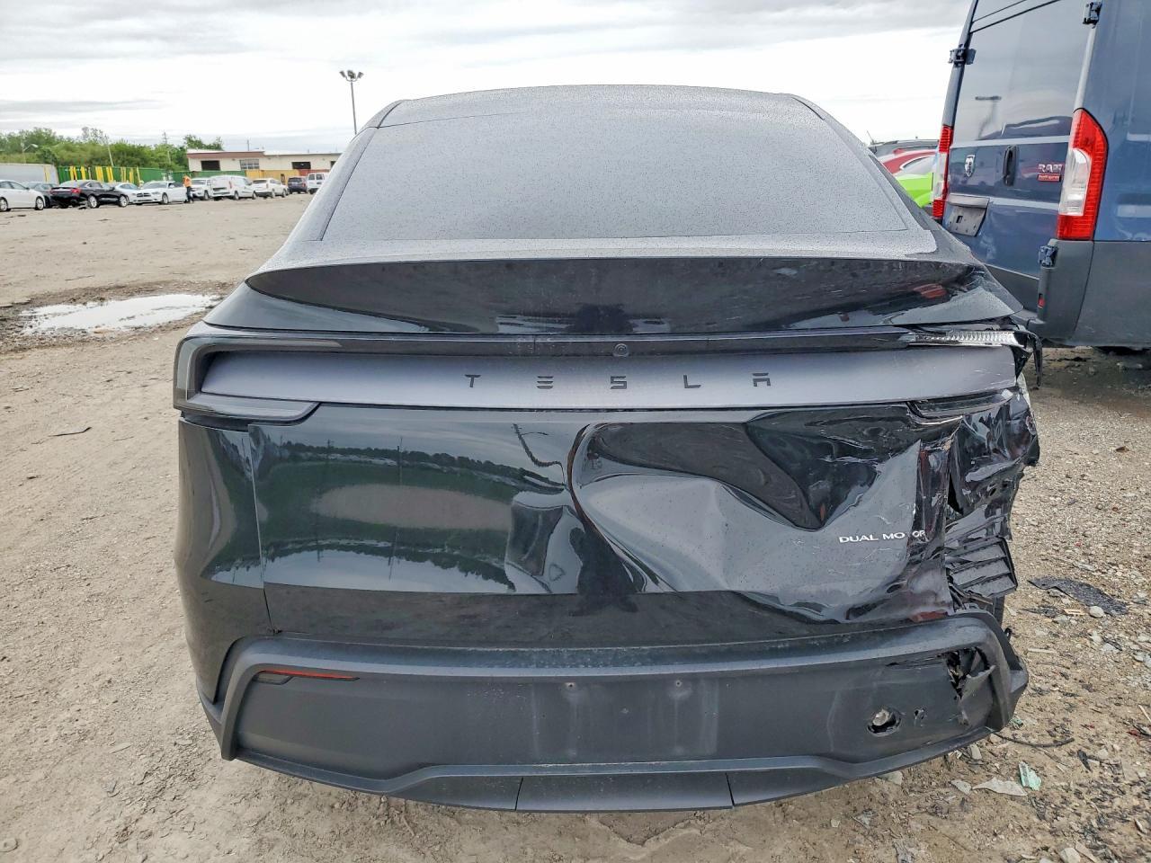 2026 Tesla Model Y - zdjęcie 6