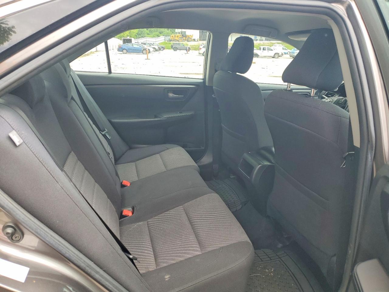 2016 Toyota Camry Le - zdjęcie 10