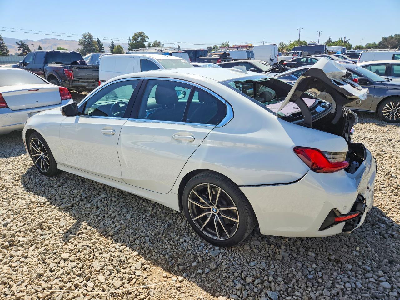 2020 BMW 330I - zdjęcie 2