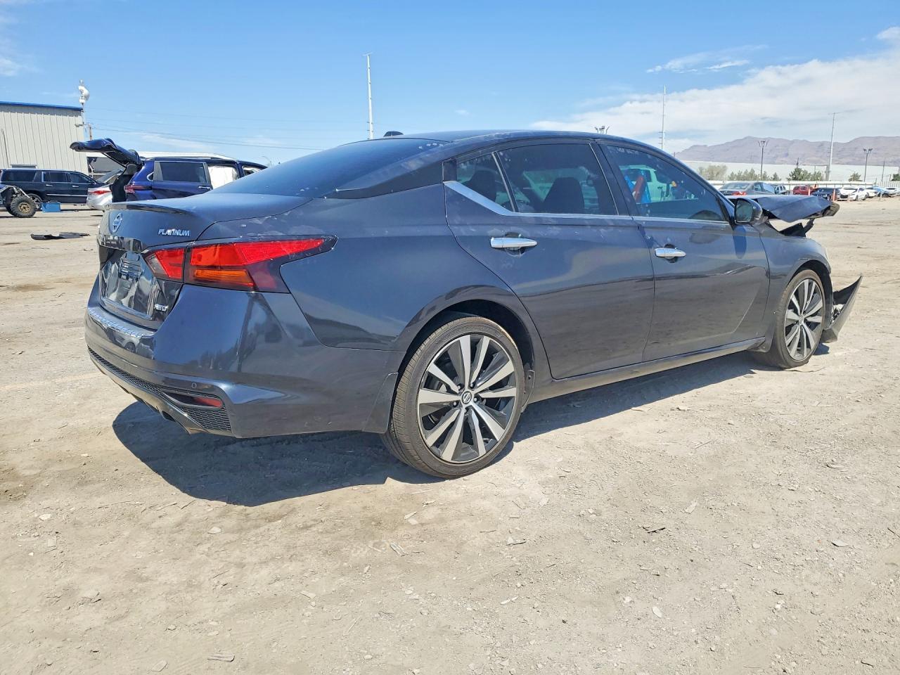 2021 Nissan Altima Platinum - zdjęcie 3