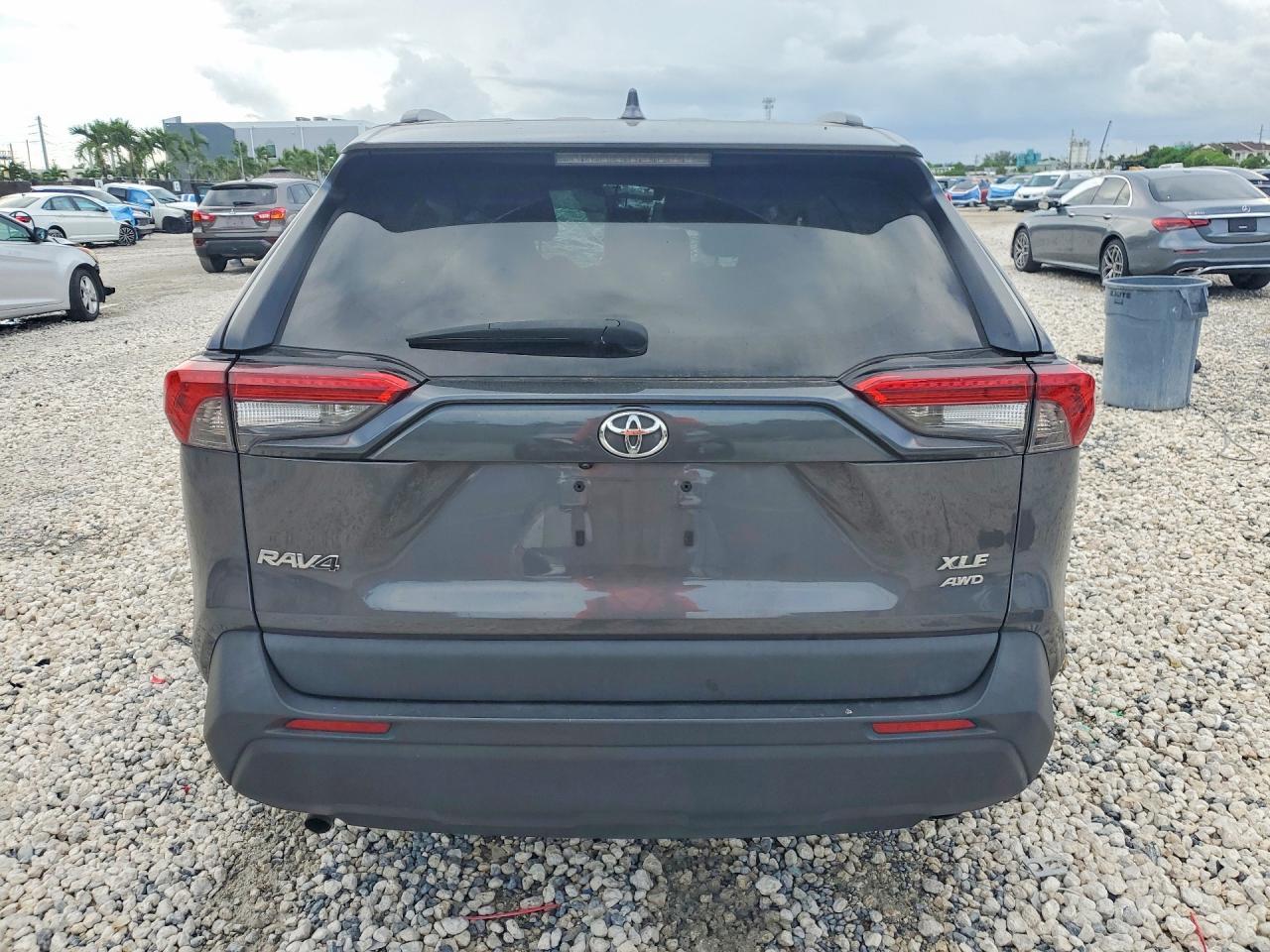 2024 Toyota Rav4 Xle Premium - zdjęcie 6