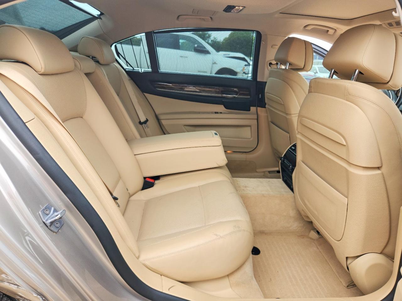 2014 BMW 750 Li - zdjęcie 10