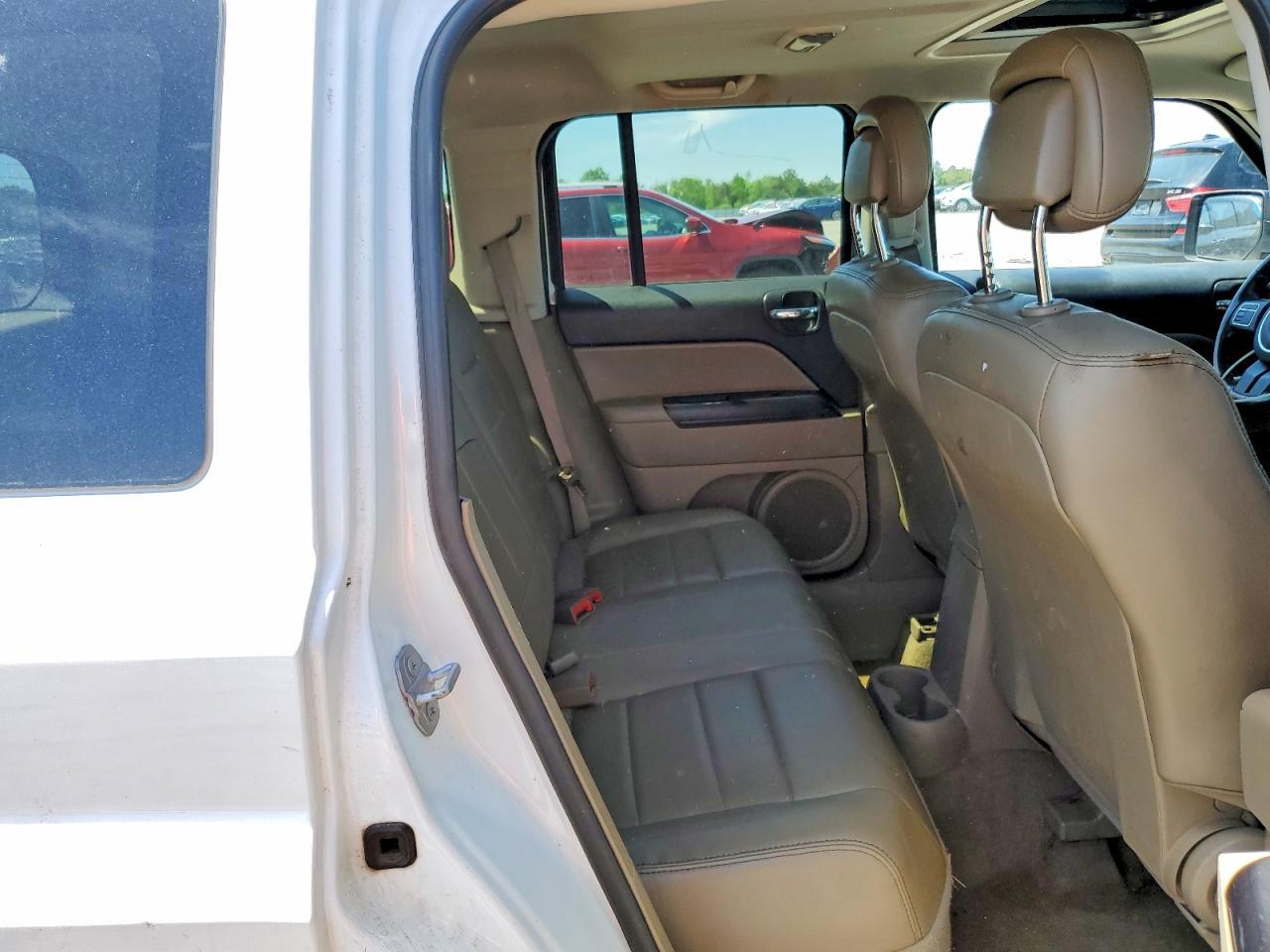 2015 Jeep Patriot Latitude - zdjęcie 11