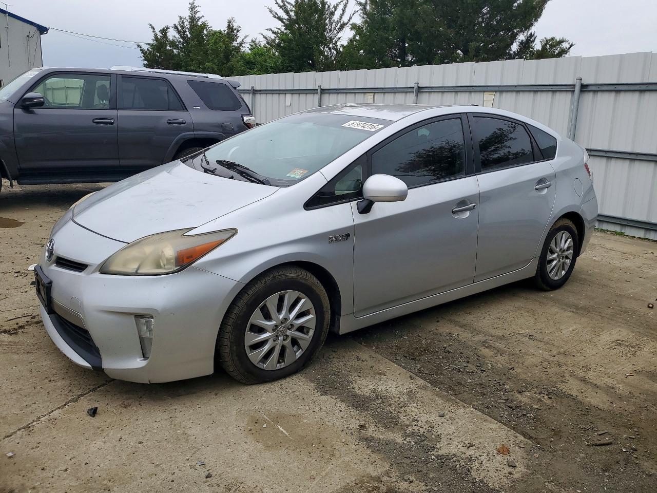 2013 Toyota Prius Plug-In Hybrid Base - zdjęcie główne