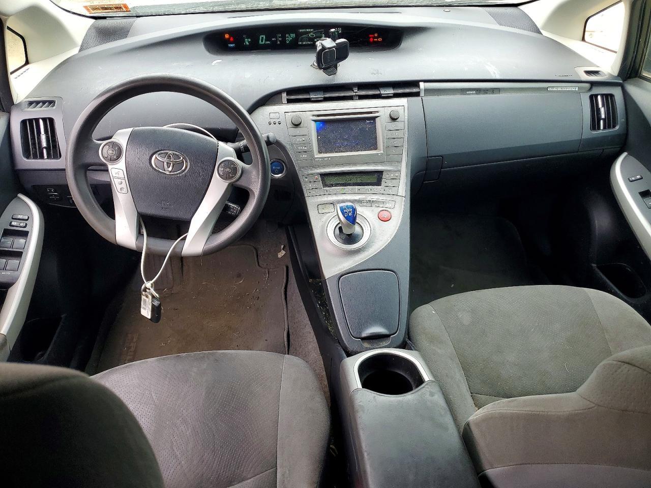 2013 Toyota Prius Plug-In Hybrid Base - zdjęcie 8