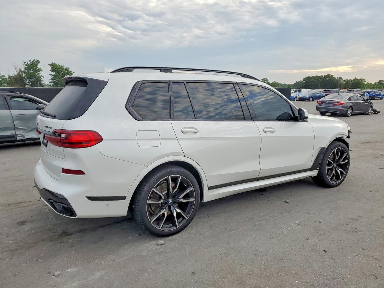 2021 BMW X7 xDrive40I - zdjęcie 3
