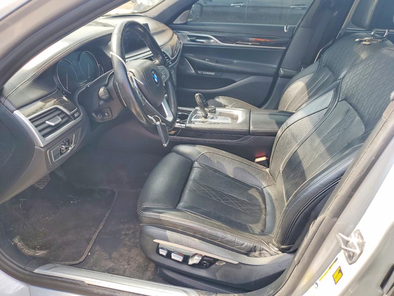 2016 BMW 750 I - zdjęcie 7