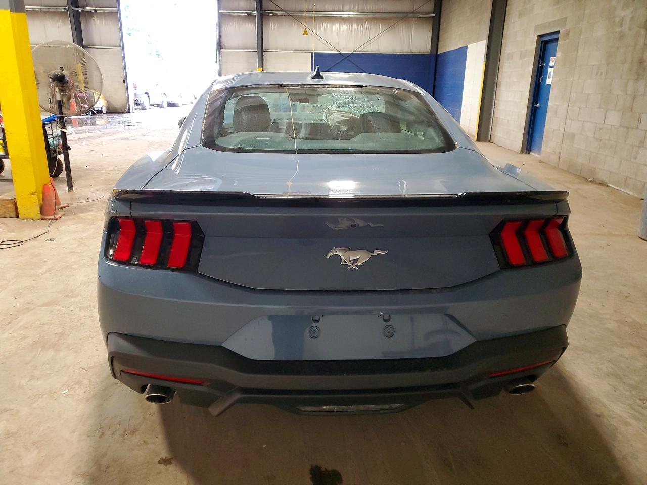 2025 Ford Mustang - zdjęcie 6