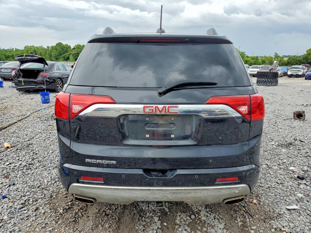 2018 GMC Acadia Denali - zdjęcie 6