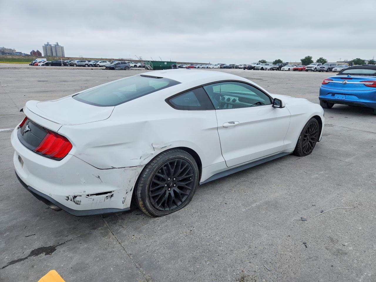 2018 Ford Mustang - zdjęcie 3
