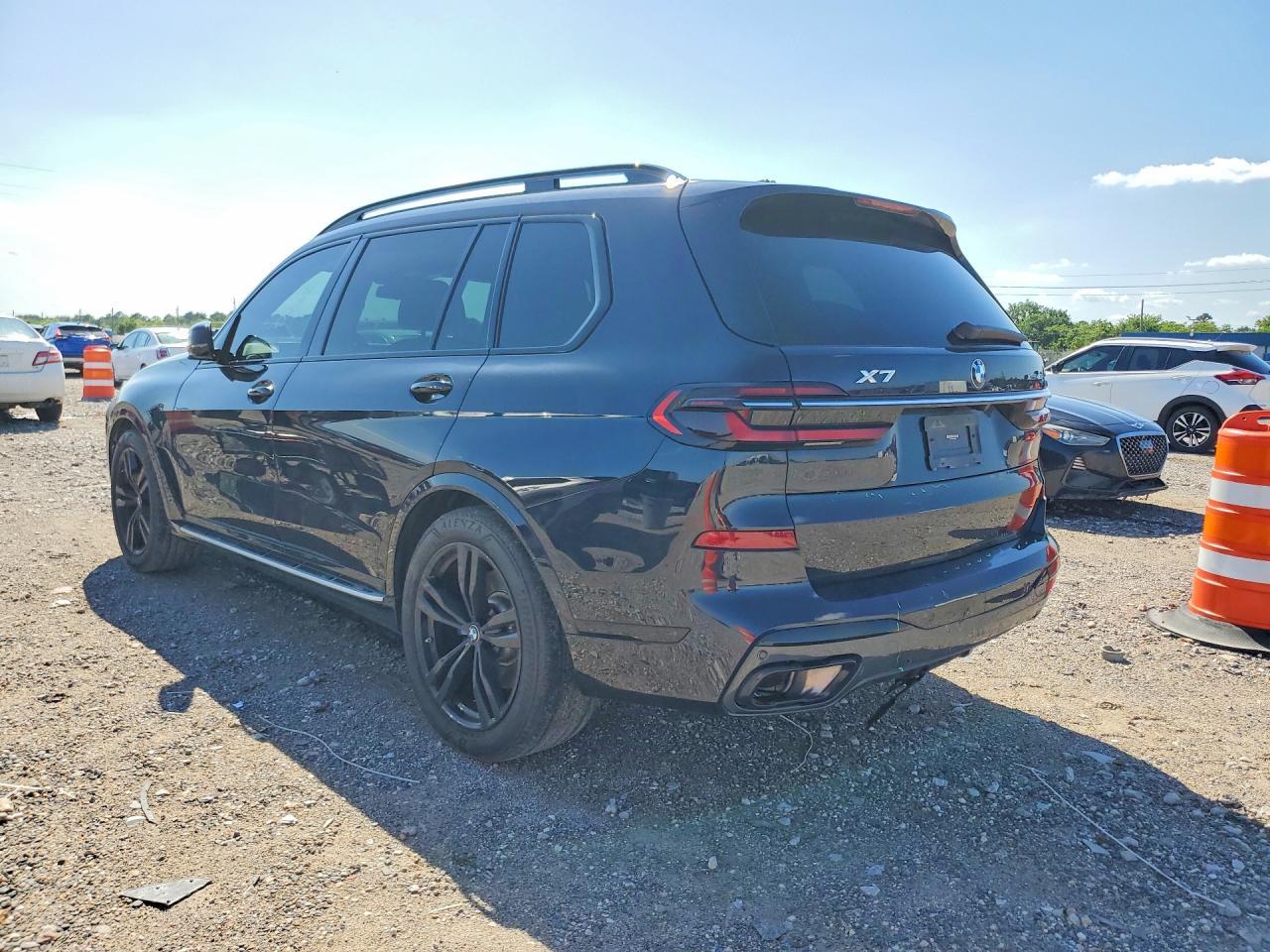 2023 BMW X7 xDrive40I - zdjęcie 2