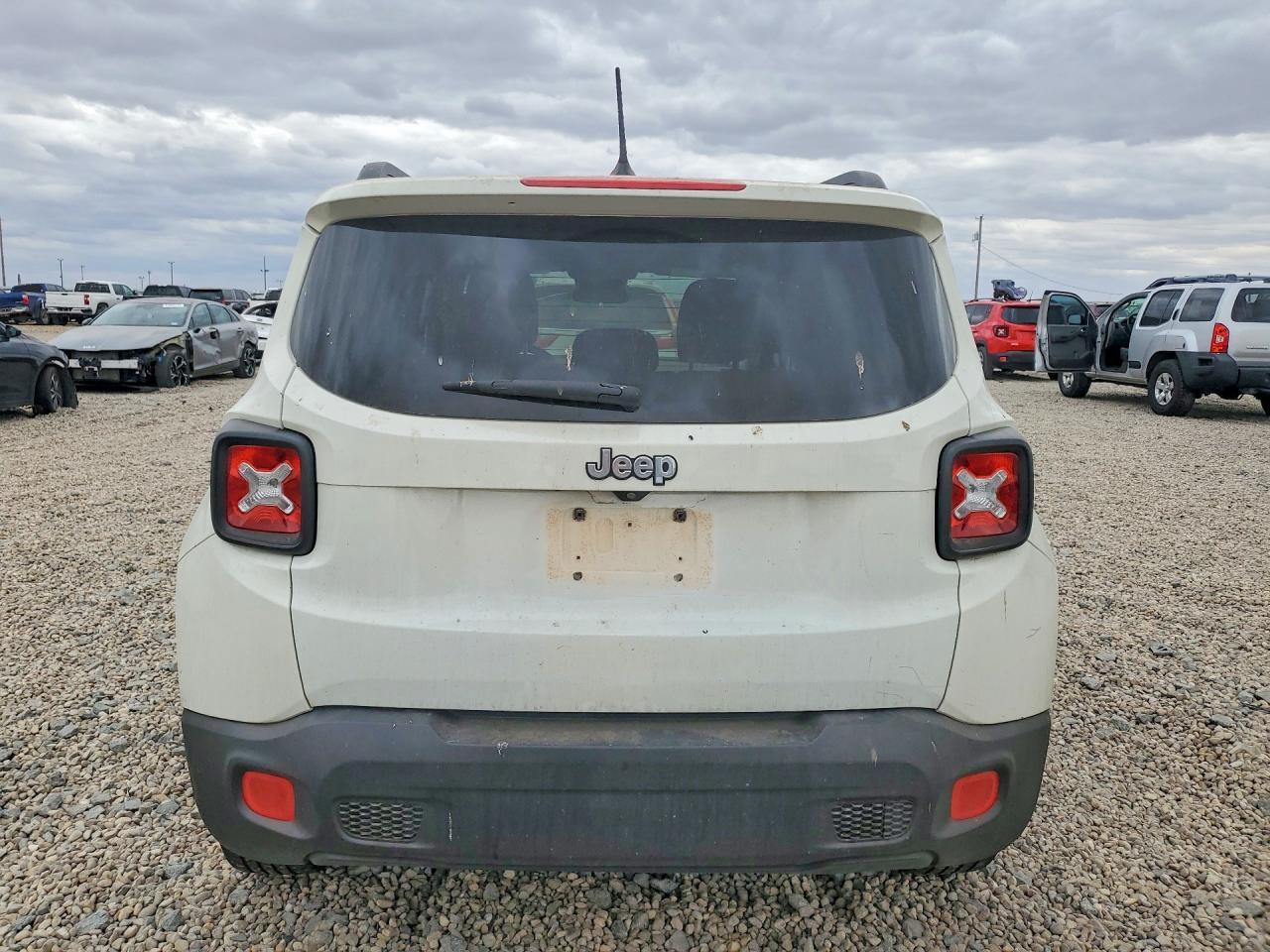 2015 Jeep Renegade Latitude - zdjęcie 6