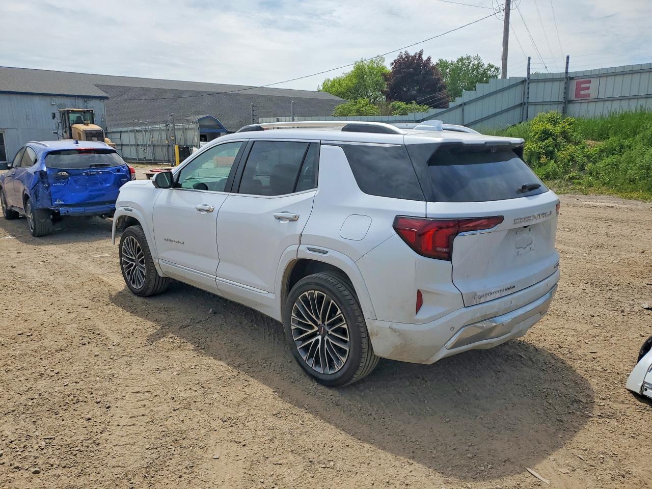 2026 GMC Terrain Denali - zdjęcie 2