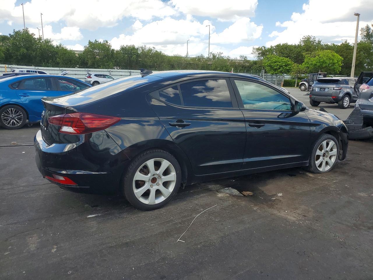 2019 Hyundai Elantra Sel - zdjęcie 3