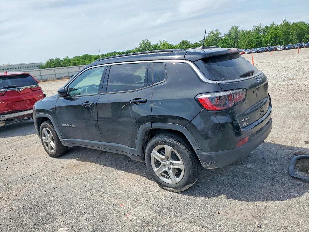 2024 Jeep Compass Latitude - zdjęcie 2