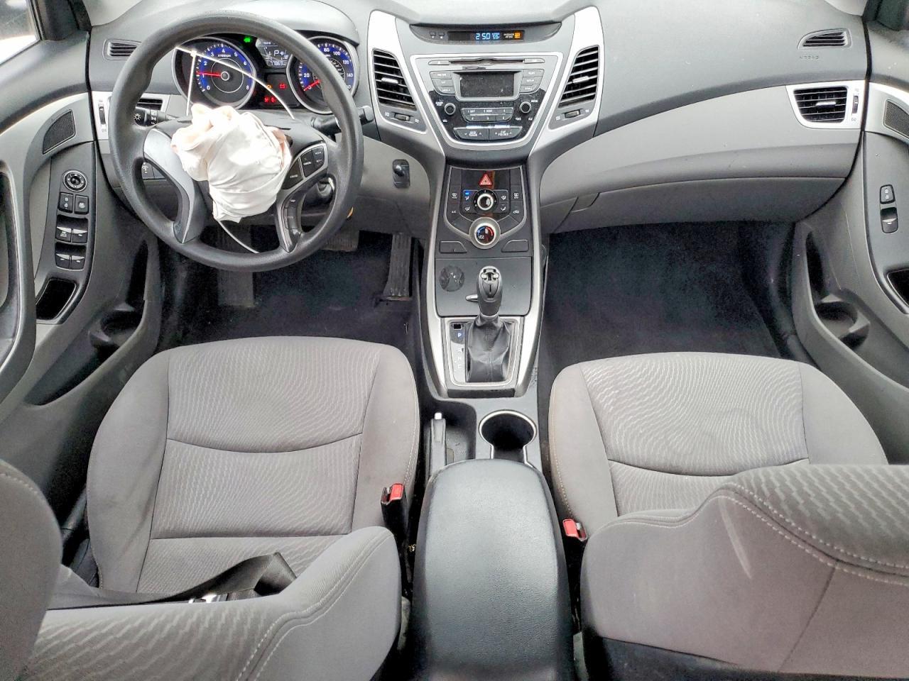 2016 Hyundai Elantra - zdjęcie 8