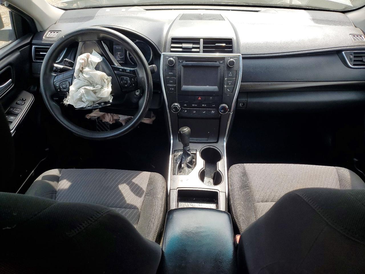 2016 Toyota Camry Le - zdjęcie 8