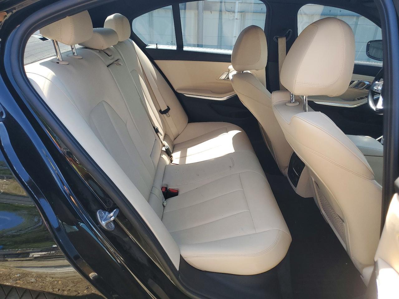 2019 BMW 330Xi - zdjęcie 10
