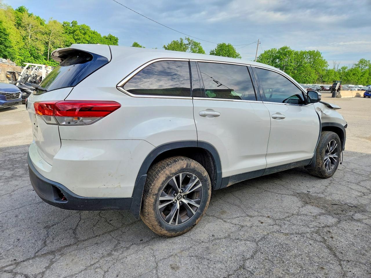 2019 Toyota Highlander Le Plus - zdjęcie 3