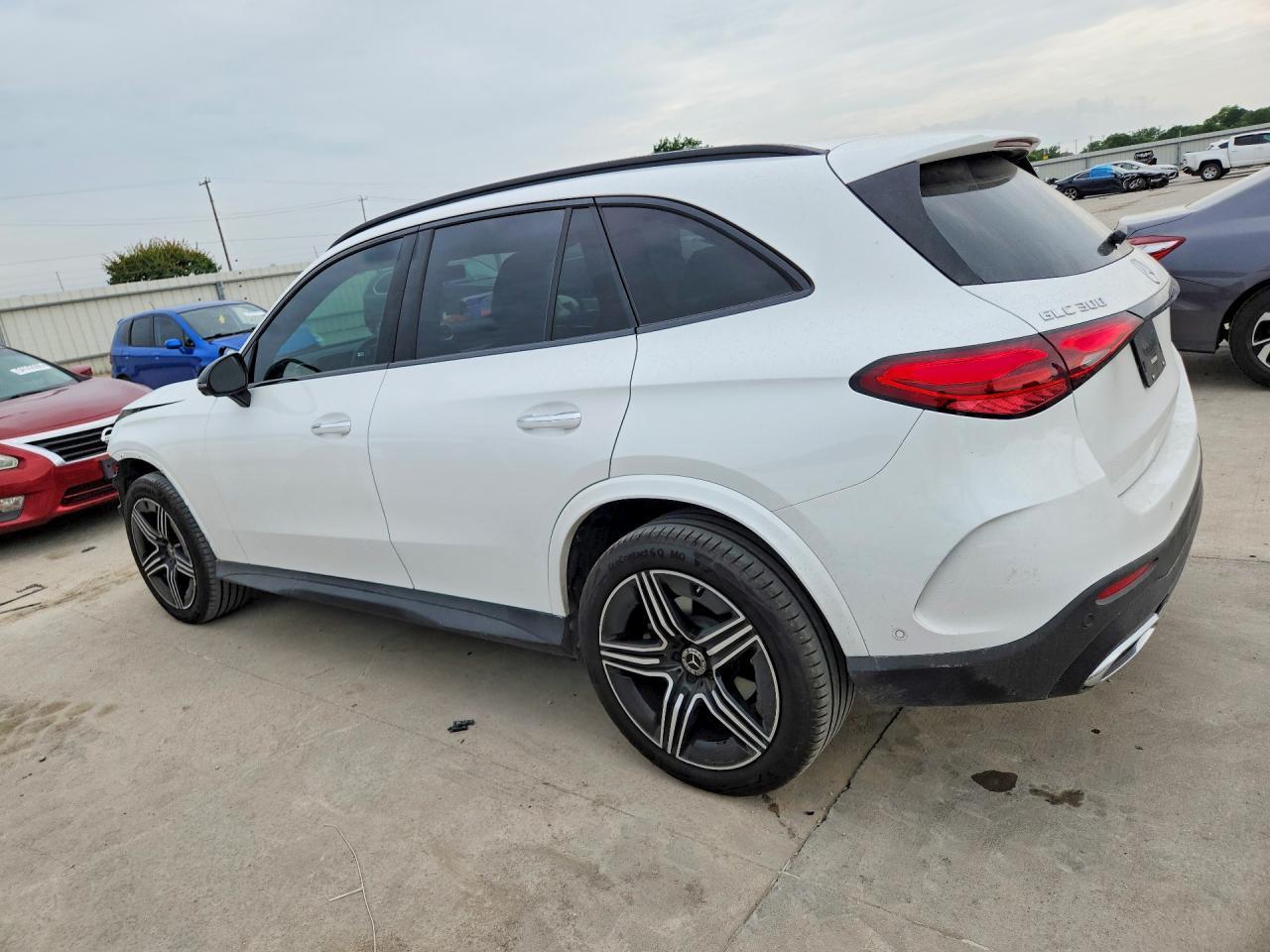 2025 Mercedes-Benz Glc 300 4Matic - zdjęcie 2