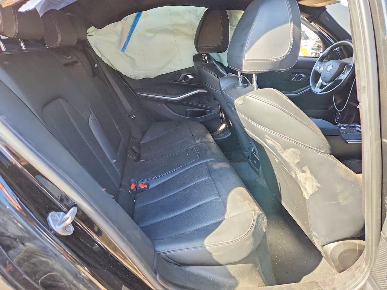 2024 BMW Seria 3 330i - zdjęcie 10