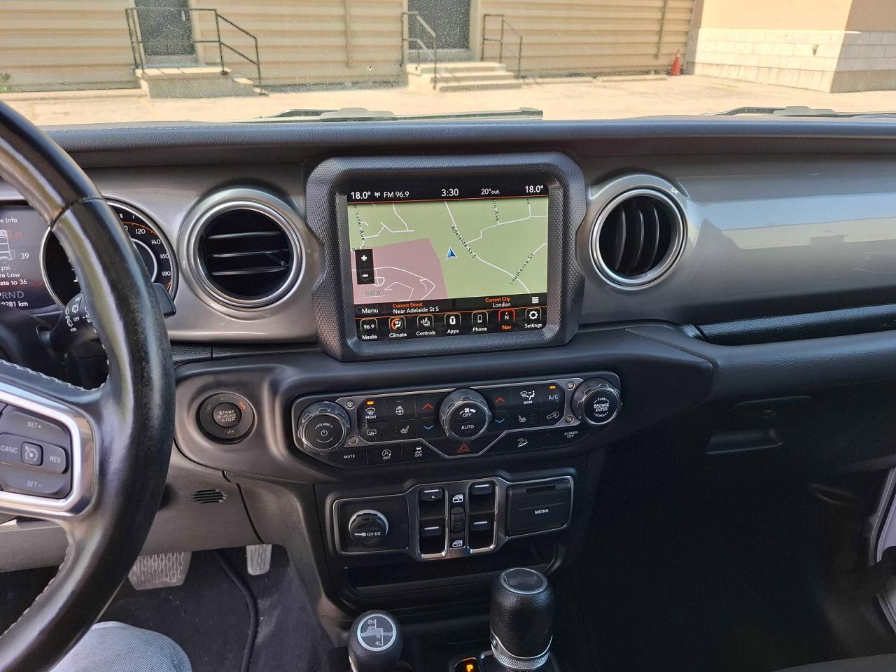 2021 Jeep Wrangler Unlimited Sahara - zdjęcie 9