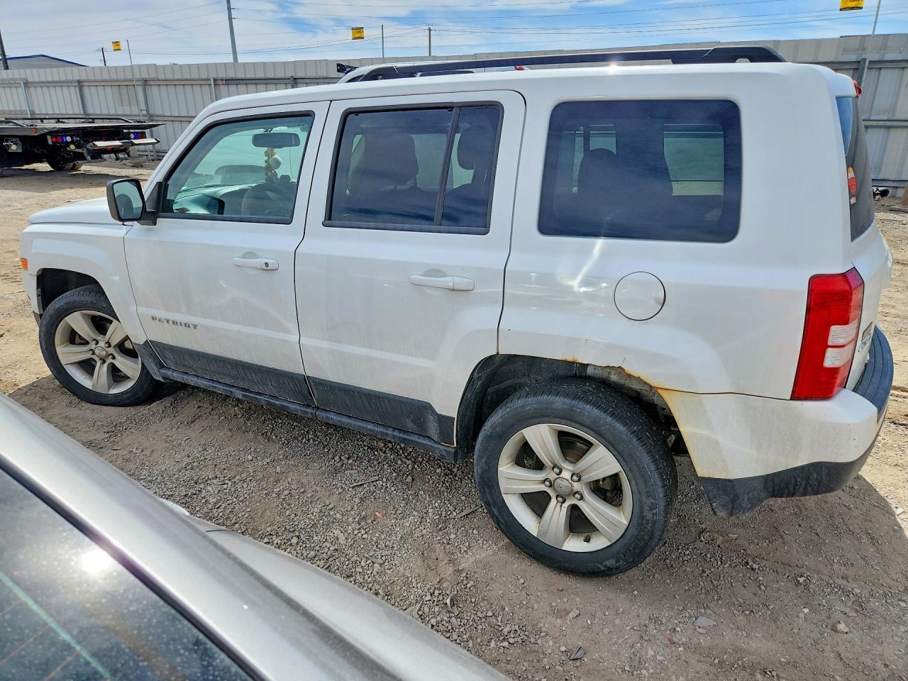 2014 Jeep Patriot Latitude - zdjęcie 2