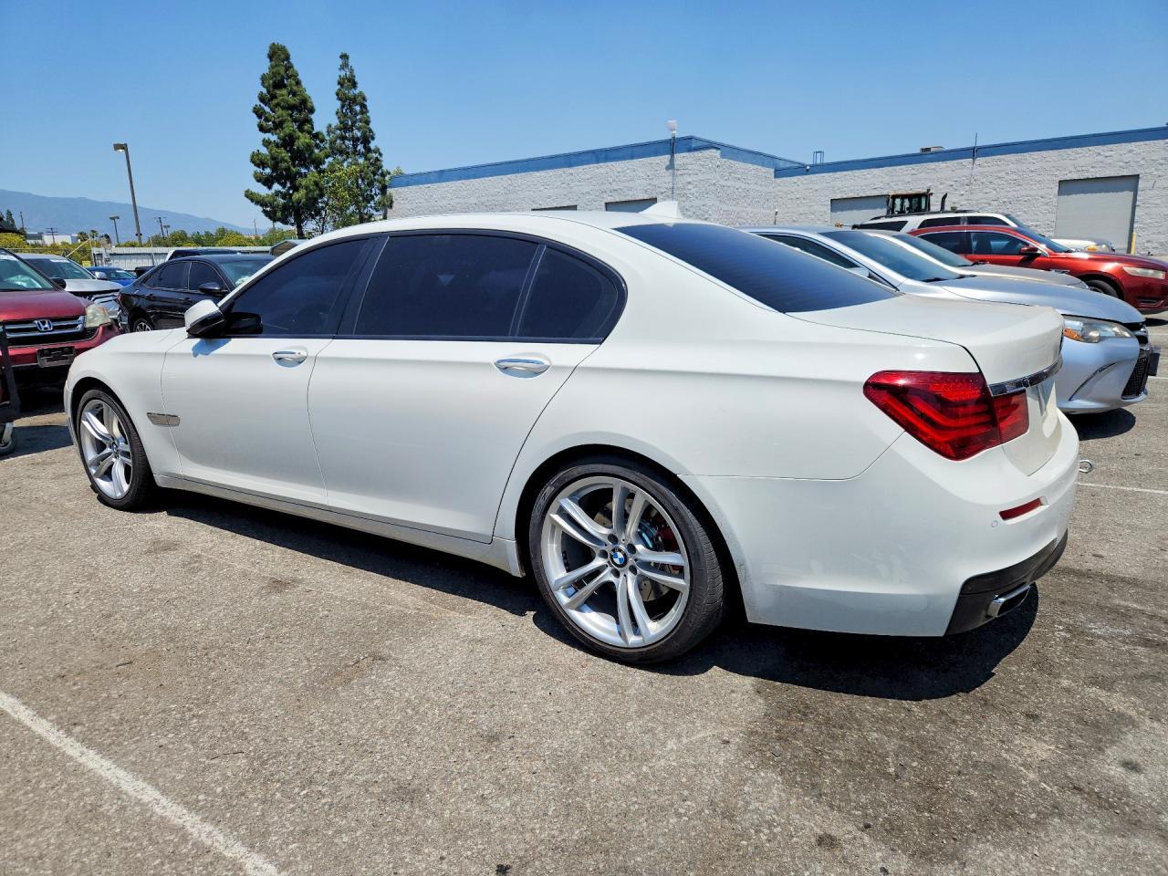 2013 BMW 740 Lxi - zdjęcie 2