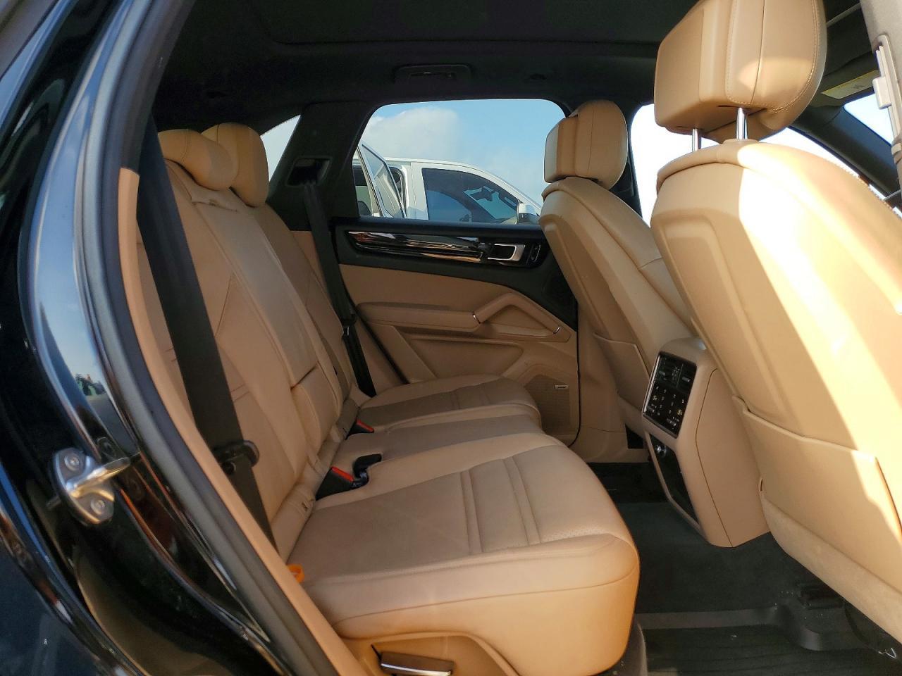 2021 Porsche Cayenne S - zdjęcie 11