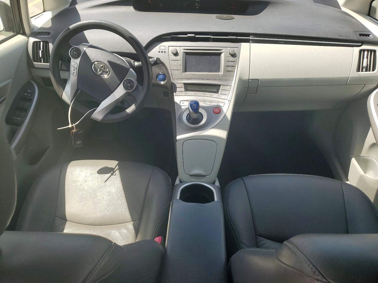 2013 Toyota Prius Three - zdjęcie 8