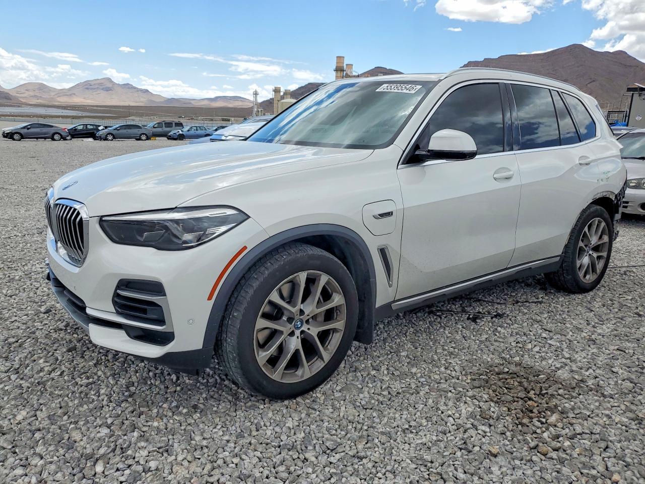 2022 BMW X5 xDrive45E - zdjęcie główne