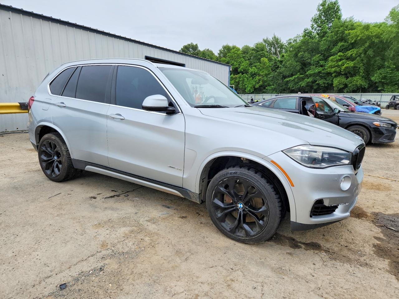 2016 BMW X5 xDrive50I - zdjęcie 4