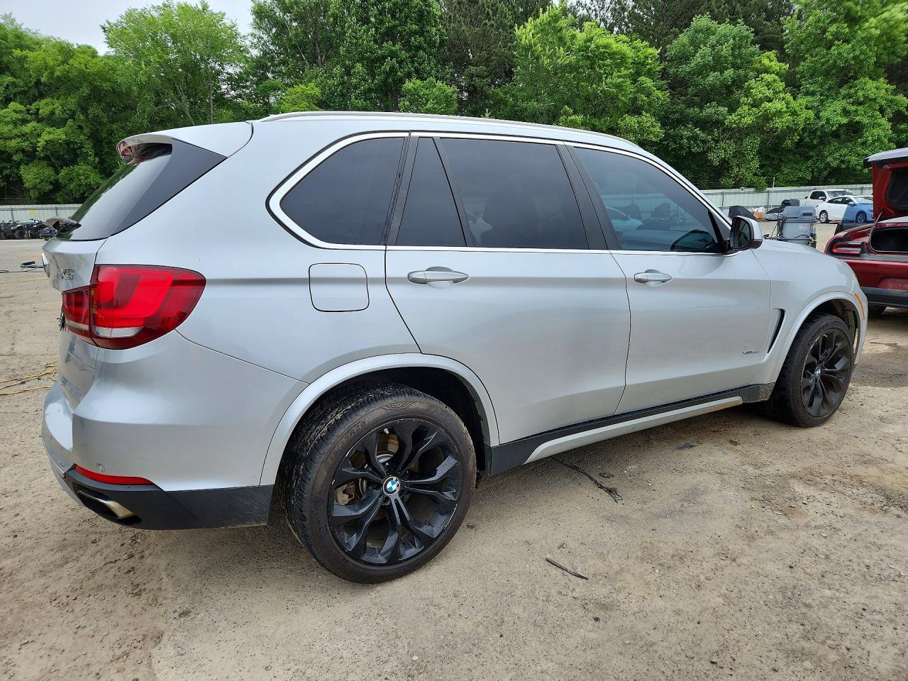 2016 BMW X5 xDrive50I - zdjęcie 3