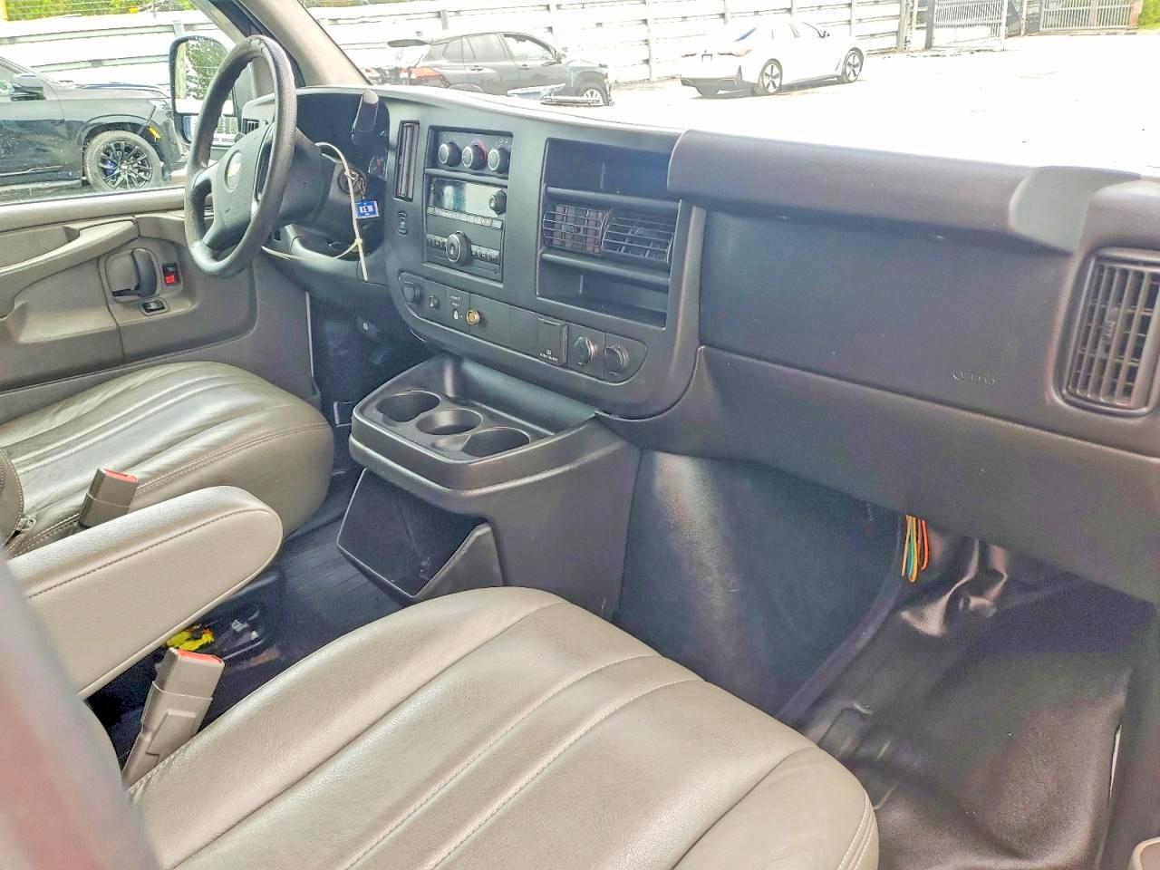 2015 Chevrolet Express G3500 - zdjęcie 8