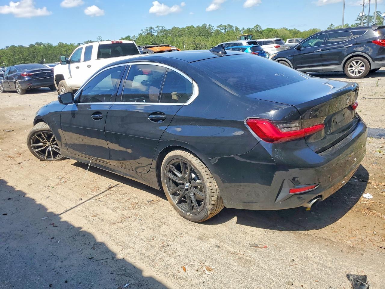 2019 BMW 330Xi - zdjęcie 2