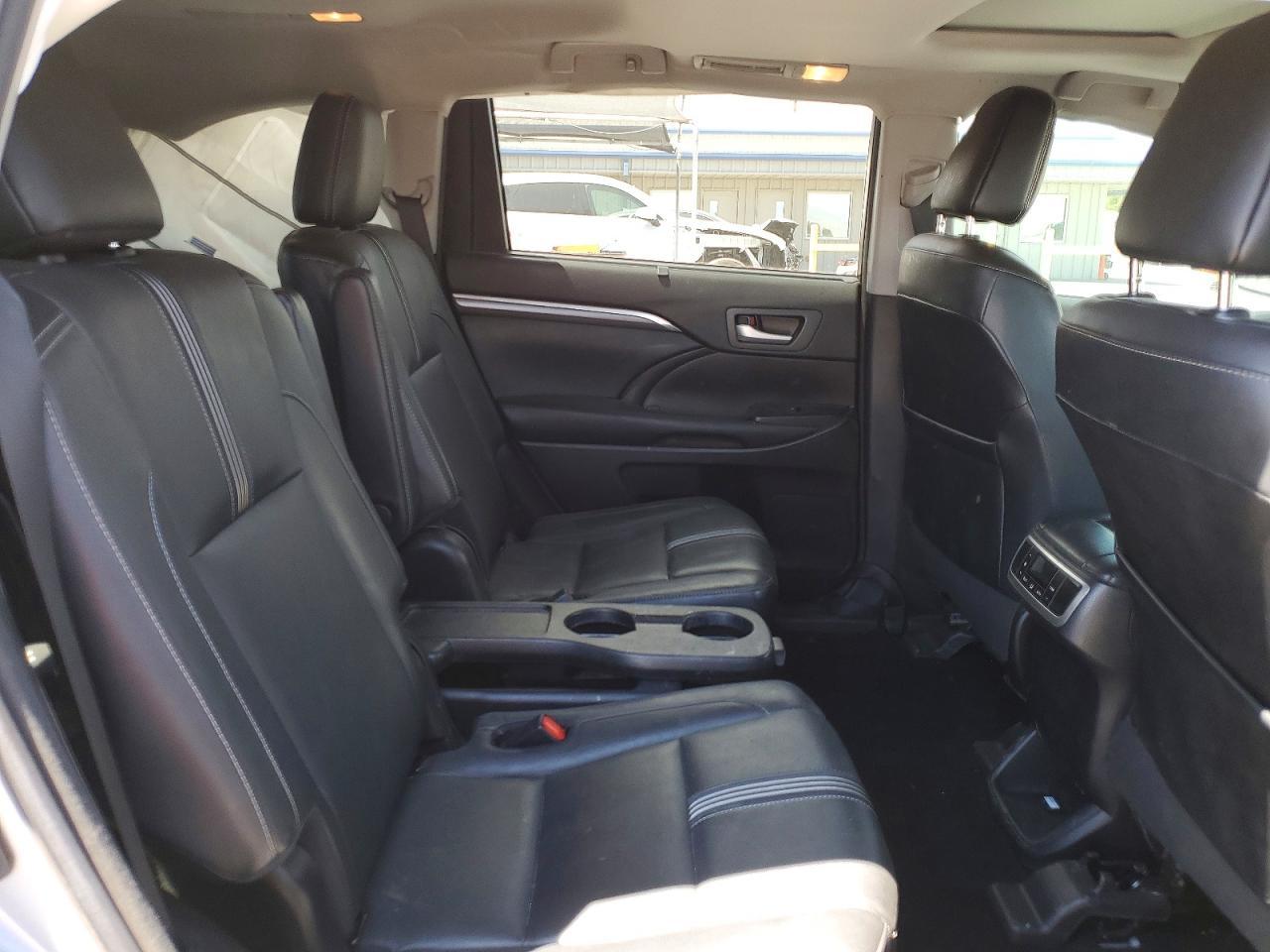 2017 Toyota Highlander Se - zdjęcie 11