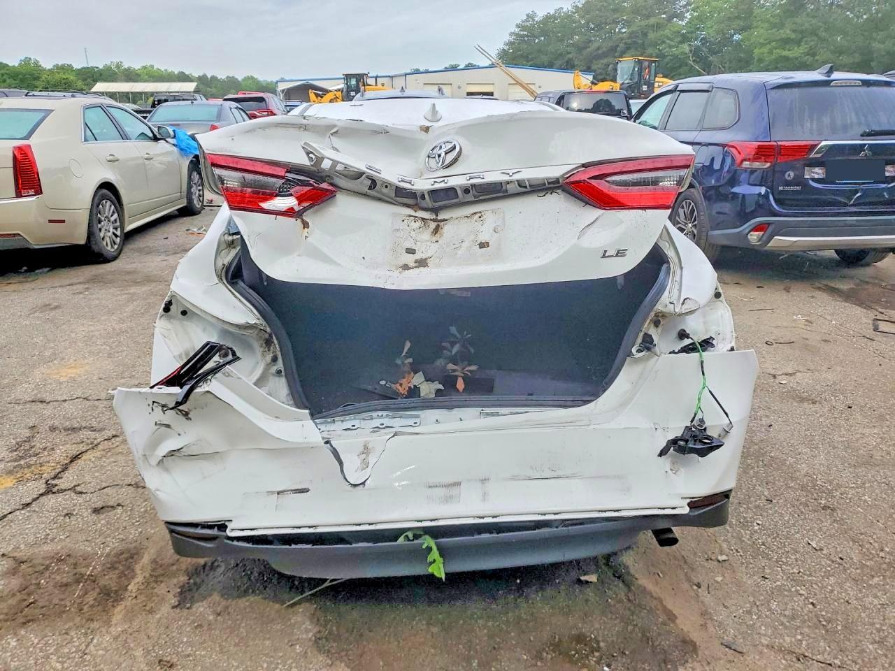 2023 Toyota Camry Le - zdjęcie 6