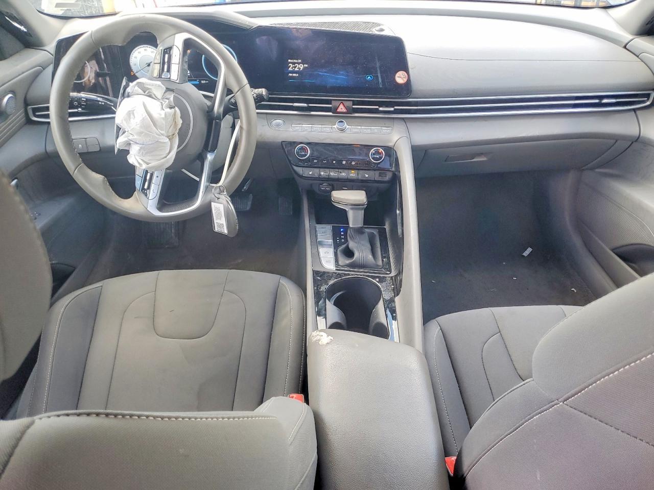 2025 Hyundai Elantra Sel - zdjęcie 8