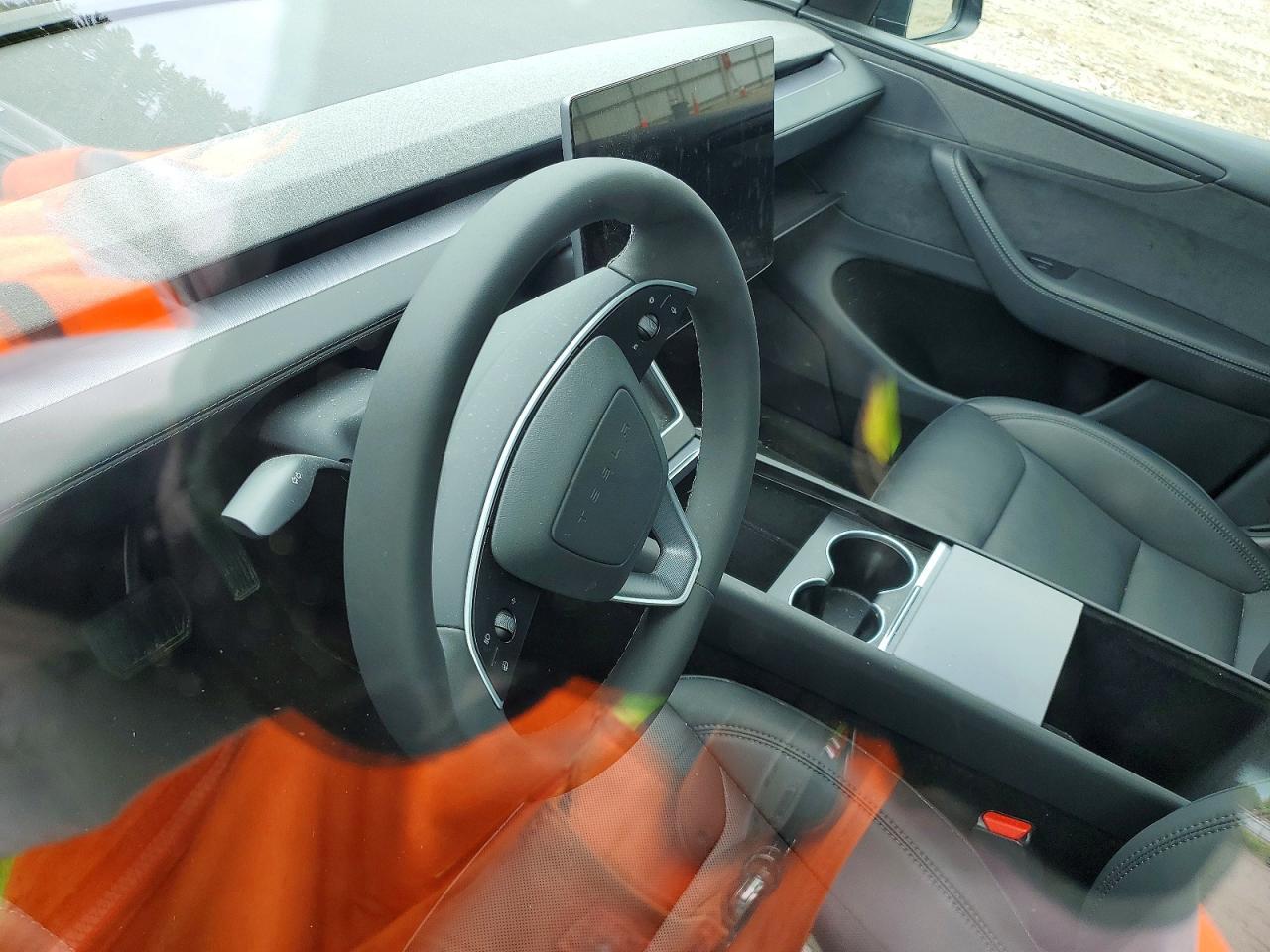 2026 Tesla Model Y - zdjęcie 8
