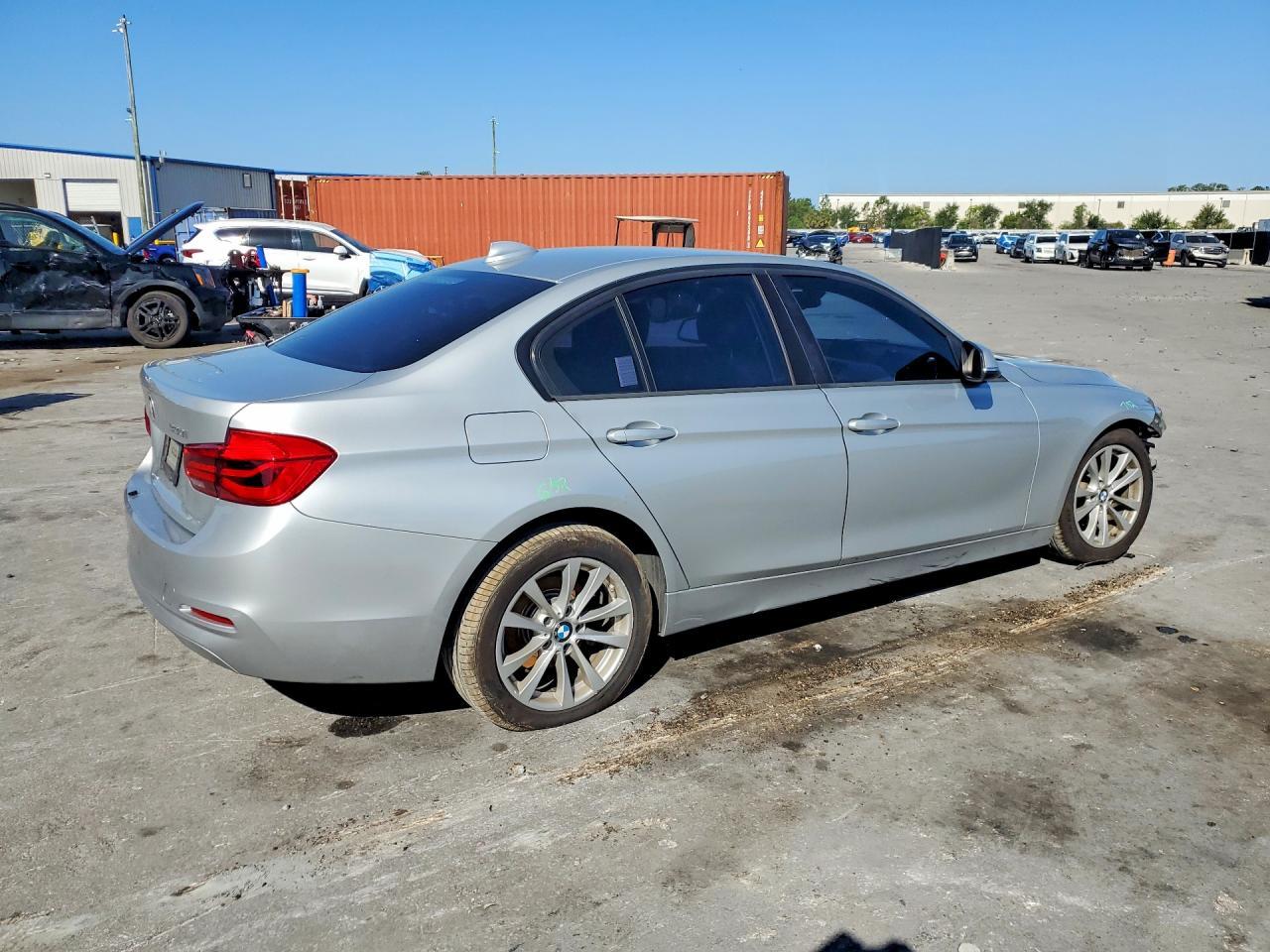 2018 BMW 320 I - zdjęcie 3