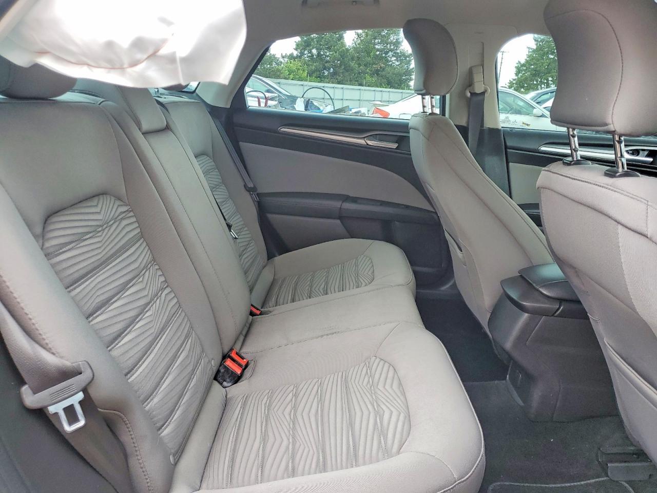 2016 Ford Fusion S - zdjęcie 10