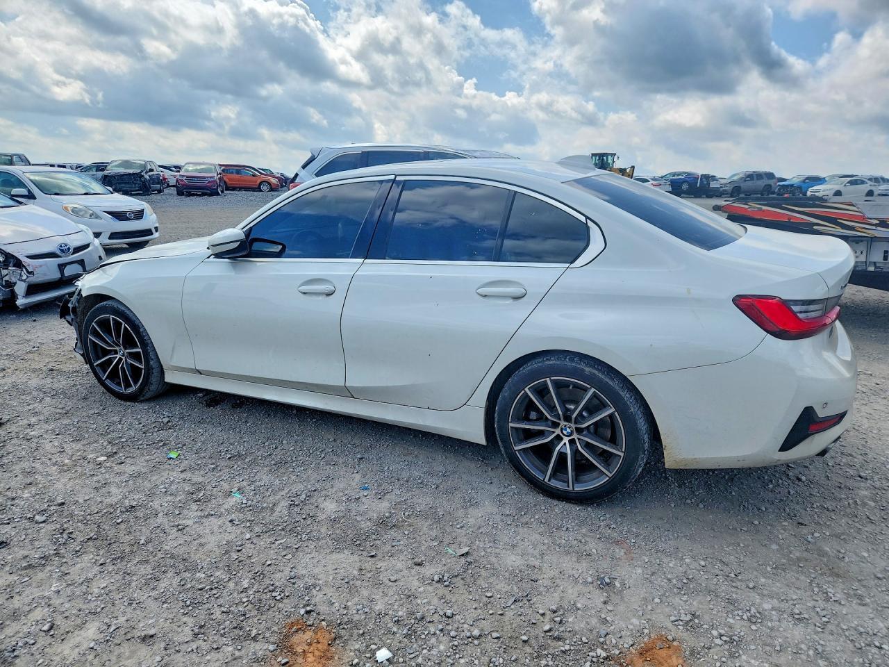 2020 BMW 330Xi - zdjęcie 2
