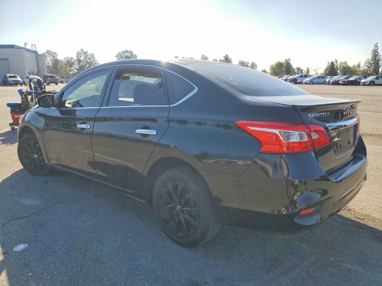 2018 Nissan Sentra S - zdjęcie 2